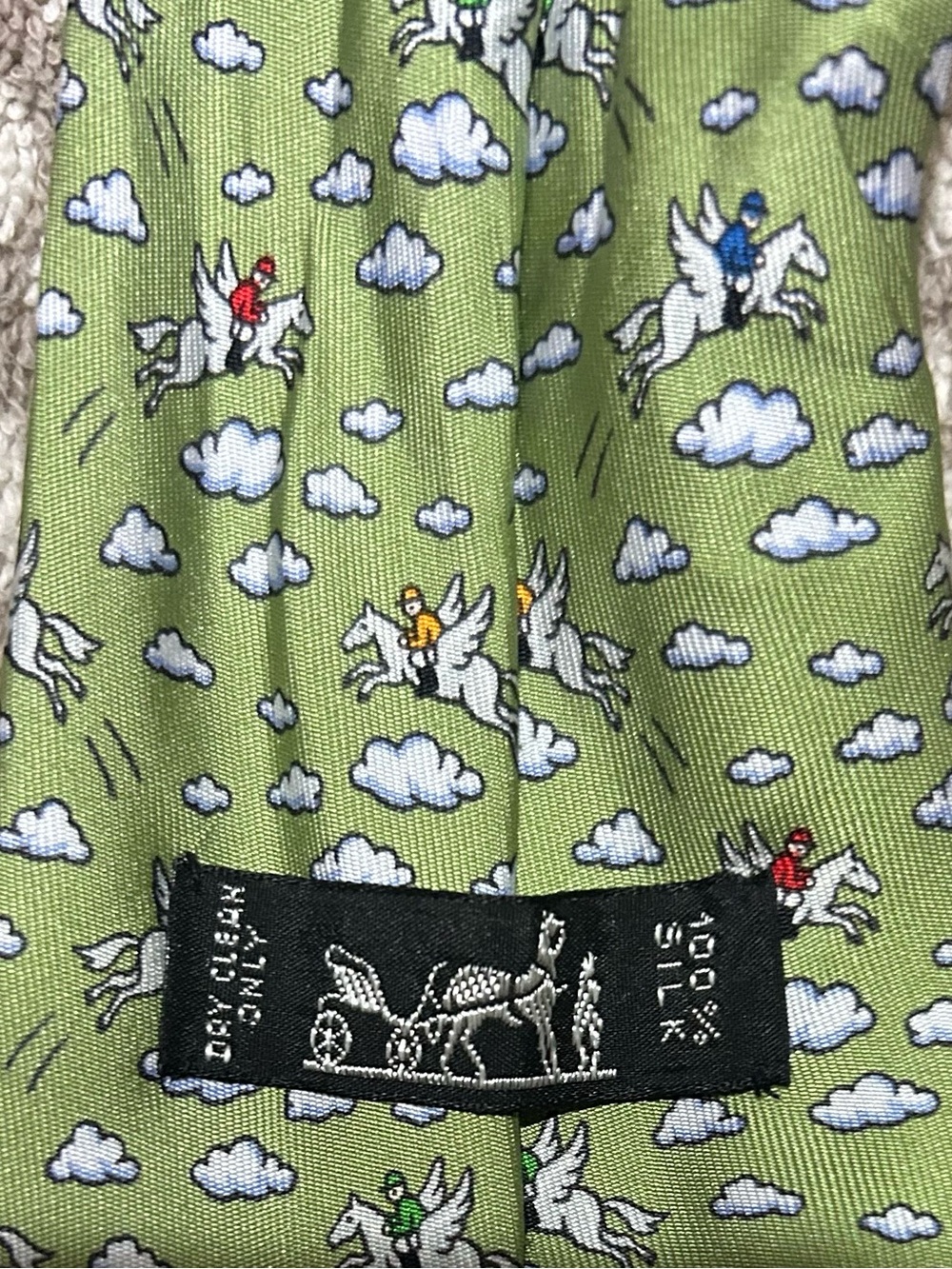 Hermes Light Green Silk Tie with Pegasus and Cloud Motif - Picture 4 of 4